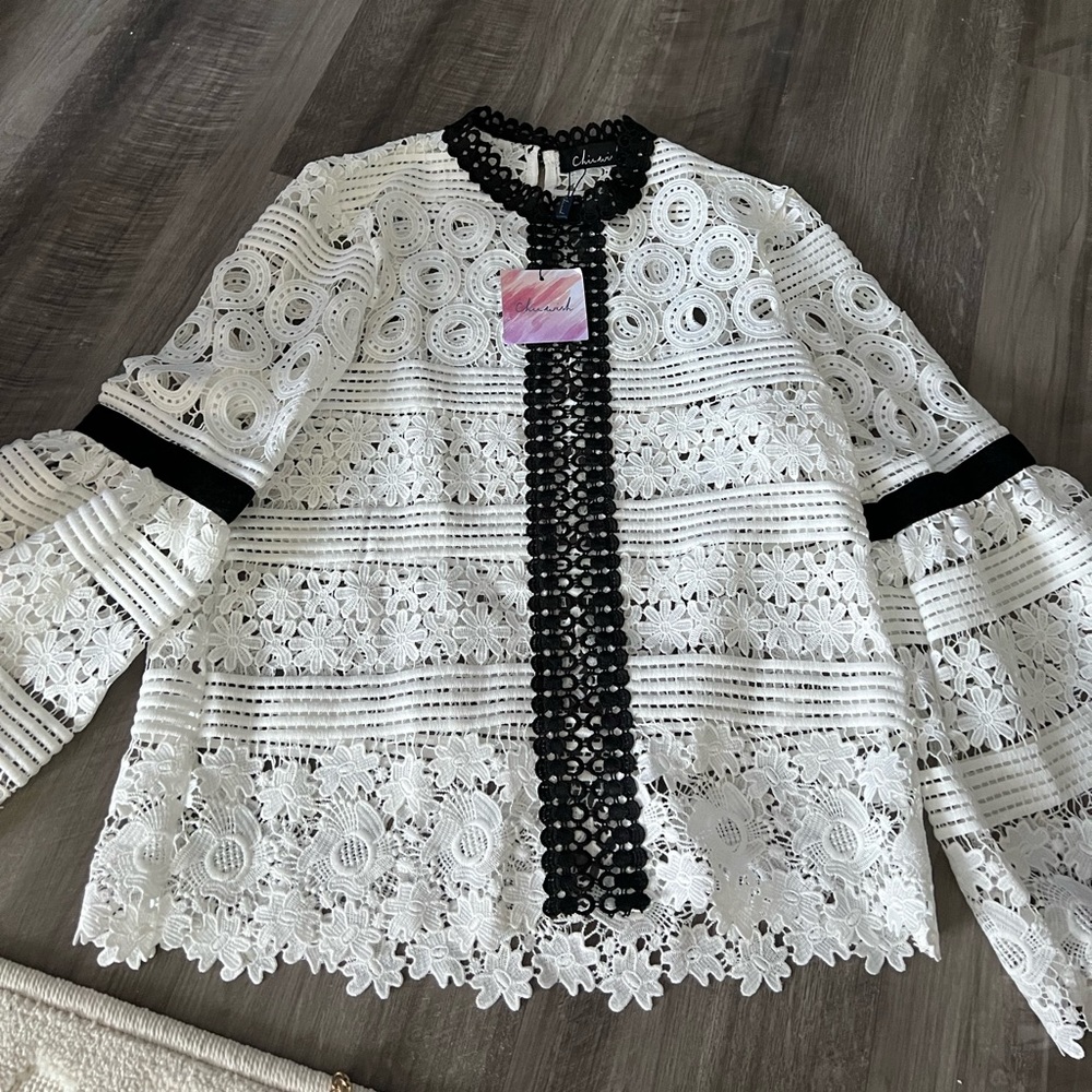 Lace Log sleeve top